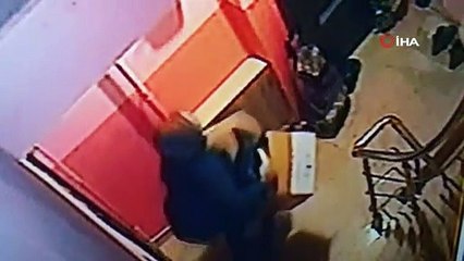 10 çift ayakkabı ve paspası çalan hırsızdan not: “Ufak bir temizlik yaptım iyi günlerde kullanın”
