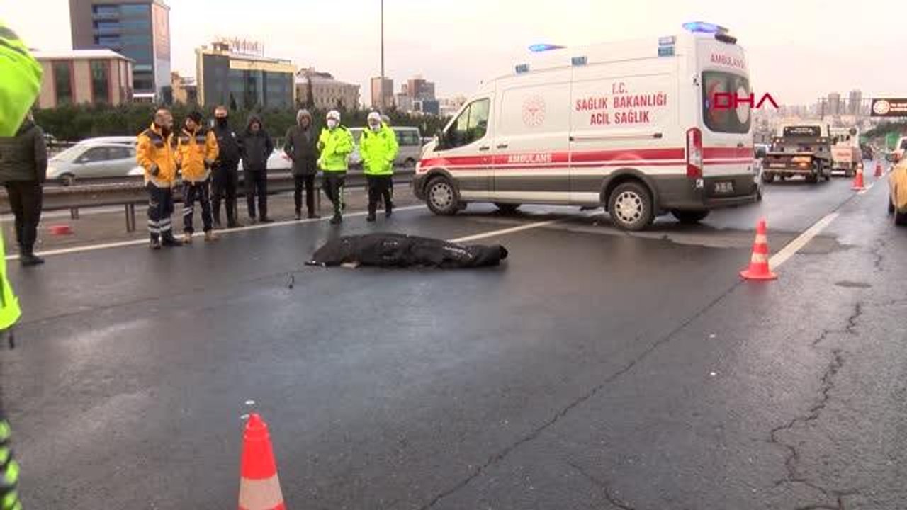 Son dakika haberleri: BAĞCILAR'DA KAZA ÜSTÜNE KAZA; TAKSİNİN ÇARPTIĞI SÜRÜCÜ ÖLDÜ