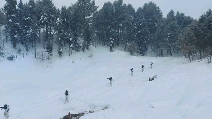 Top 25: Jawans on duty below zero degree temperature on LoC