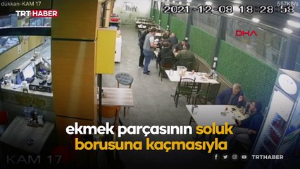 Soluk borusuna ekmek parçası kaçan müşterisini kurtardı