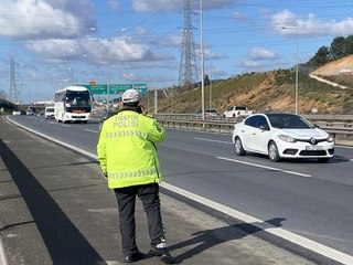 TEM'DE ONARIM EKİBİ GİBİ ÇALIŞAN KABLO HIRSIZLARI YAKALANDI