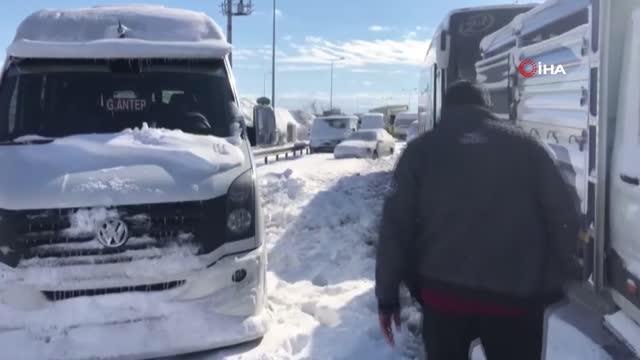 Gaziantep Kahramanmaraş karayolu ulaşıma kapandı... Mahsur kalan binlerce kişi kurtarılmayı bekliyor
