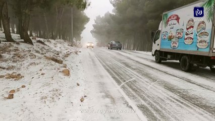 تراكم الثلوج في منطقة الرشادية بمحافظة الطفيلة