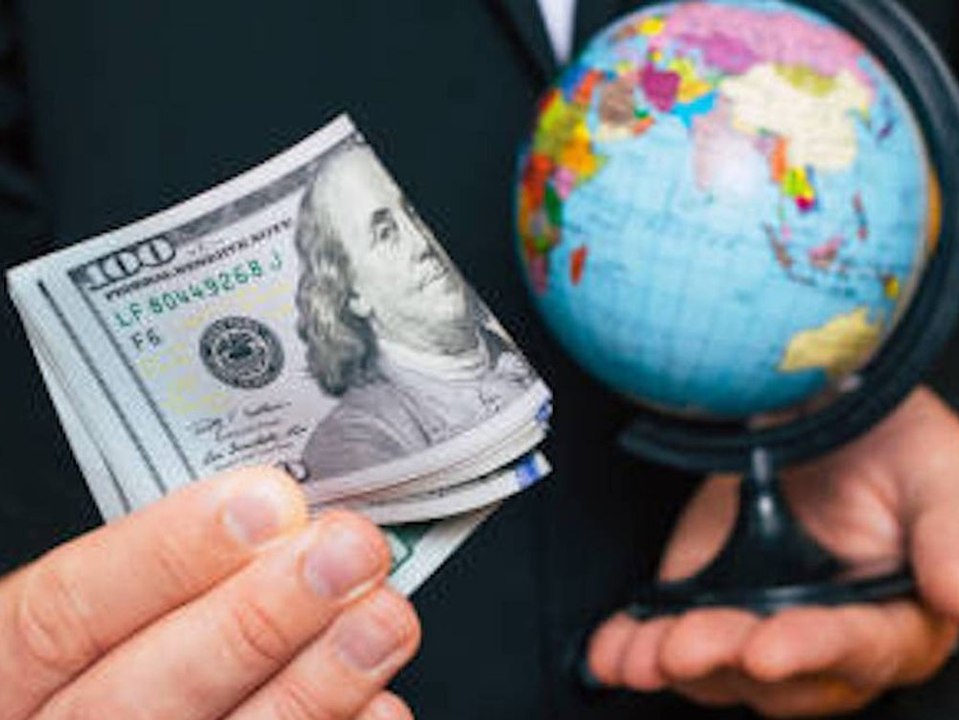 'Besteuert uns': Hundert Millionäre fordern weltweite Reichensteuer