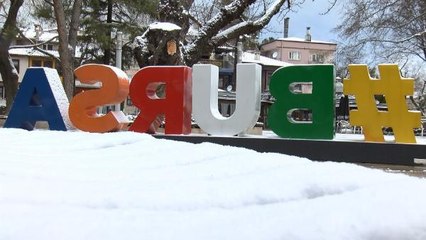 BURSA'DA KAR YAĞIŞI; SÜS HAVUZLARI DONDU