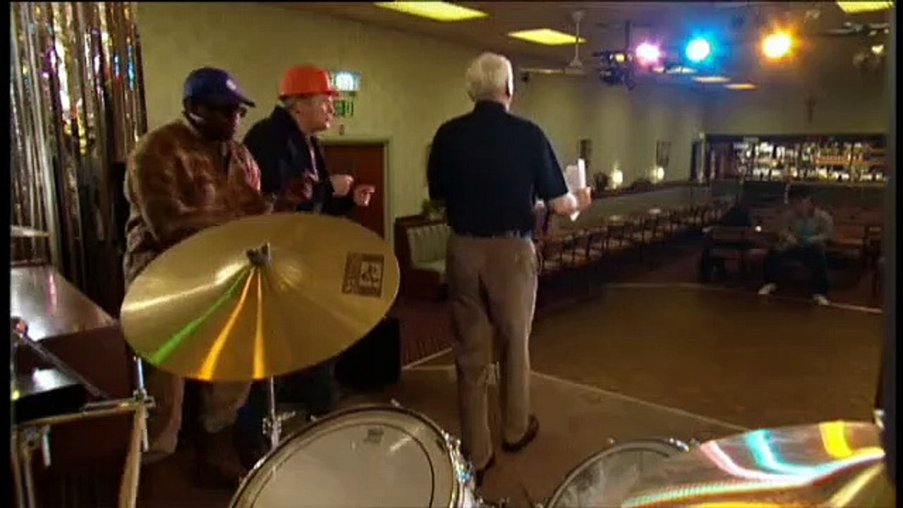 Phoenix Nights S01 E01