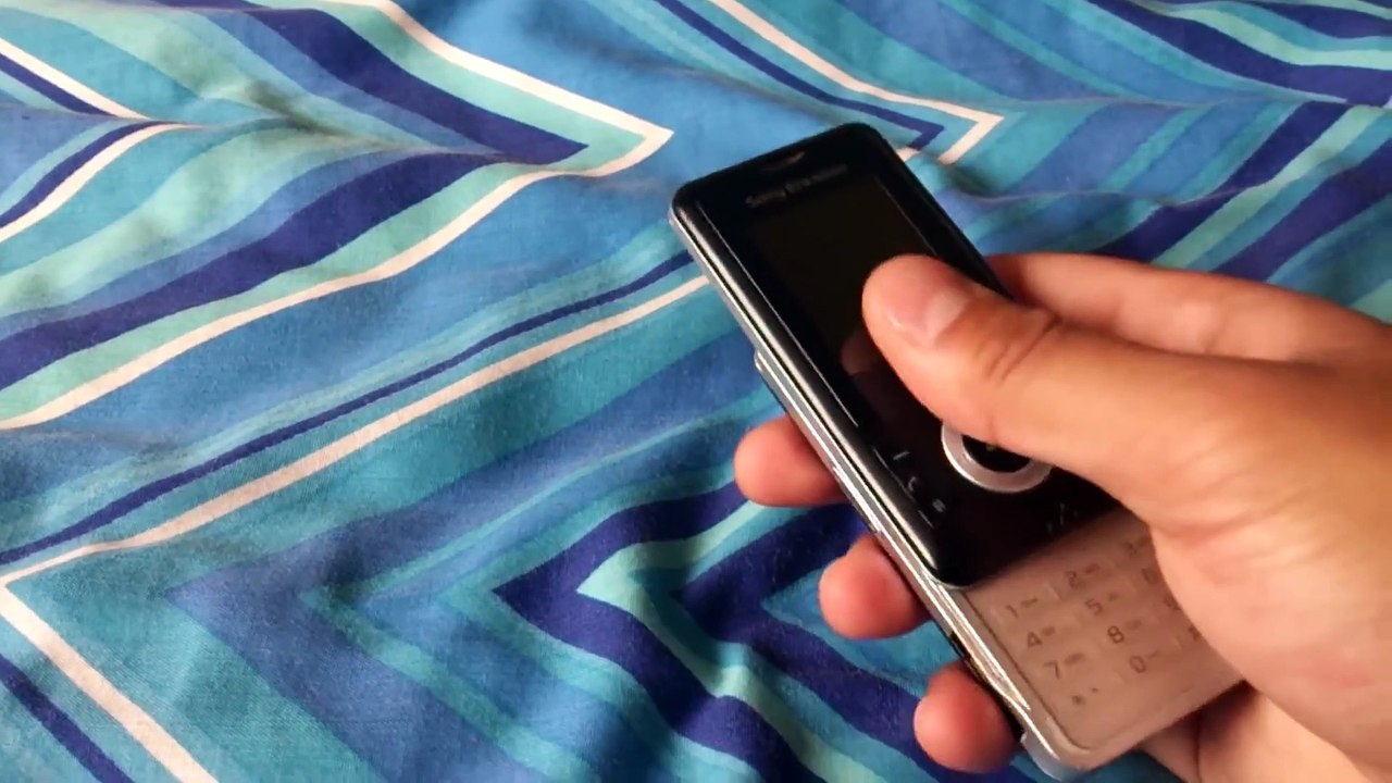 Sony Ericsson W205 Mobile Phone (Review)