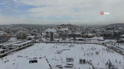 Gaziantep'te çileye dönüşen kar havadan görüntülendi