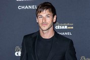 Gaspard Ulliel retrouvé inconscient : l’acteur a été hospitalisé en urgence après un grave accident de ski !