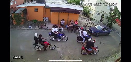 Grupo en motores asaltan mujeres en La Victoria