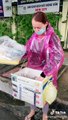 Người phụ nữ người Nga bán bánh mưu sinh ở Nha Trang do dịch Covid-19
