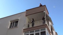 Son dakika haberi! Yangın çıkan evin balkonunda mahsur kalan 2 kişi kurtarıldı