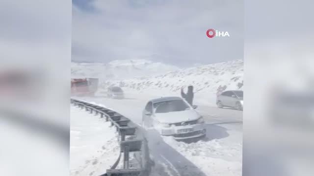 Van'da tipi nedeniyle ulaşım durma noktasına geldi