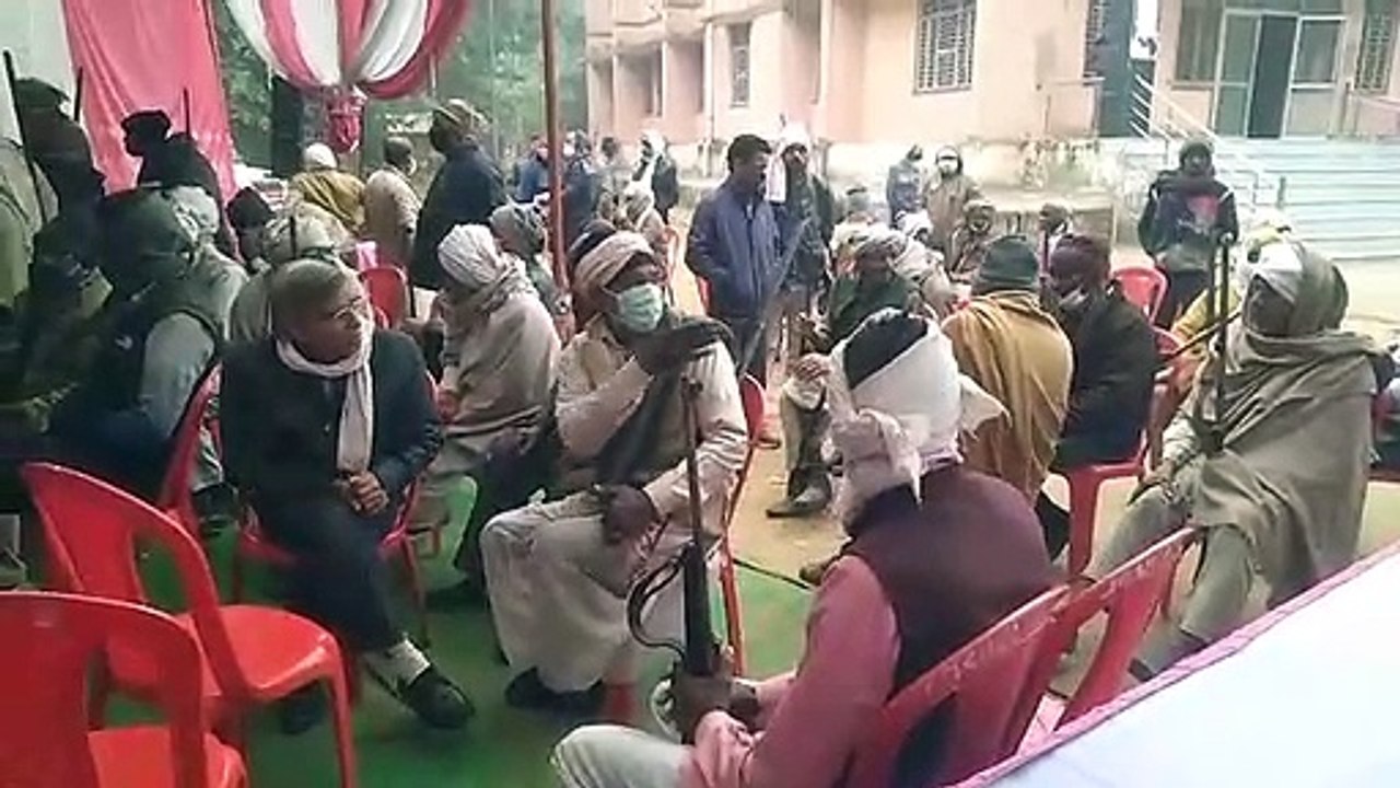 अचानक पहुंचे सैकड़ों हथियारबंद, आखिर क्यों....द...