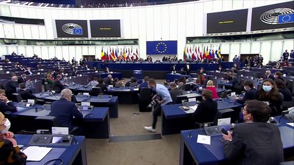 Emmanuel Macron défend "l'état de droit" et "une Europe souveraine" au Parlement de Strasbourg