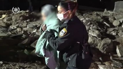 Detienen a una familia de palestinos y demuelen su casa en Jerusalén Este