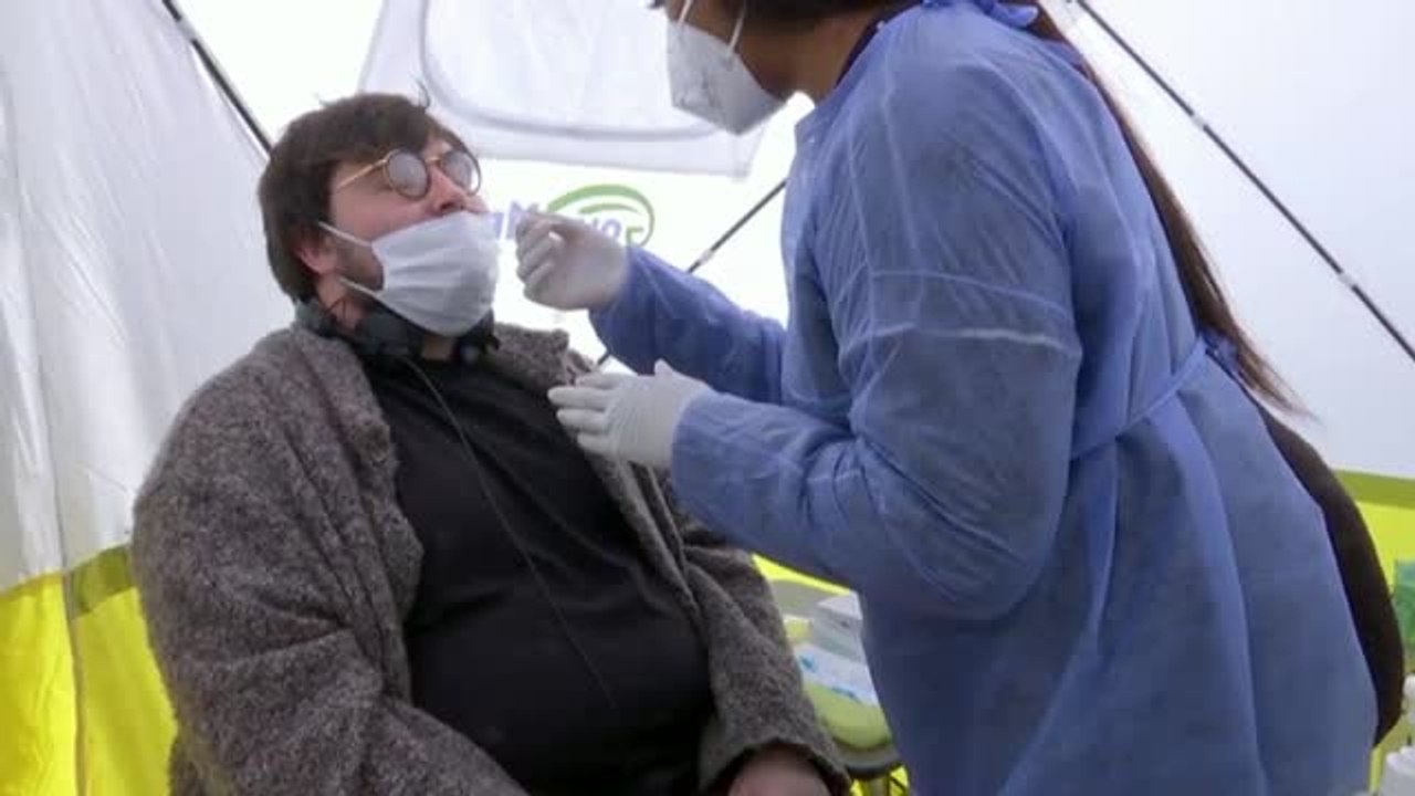 Francia registra cerca de medio millón de contagios en las últimas 24 horas