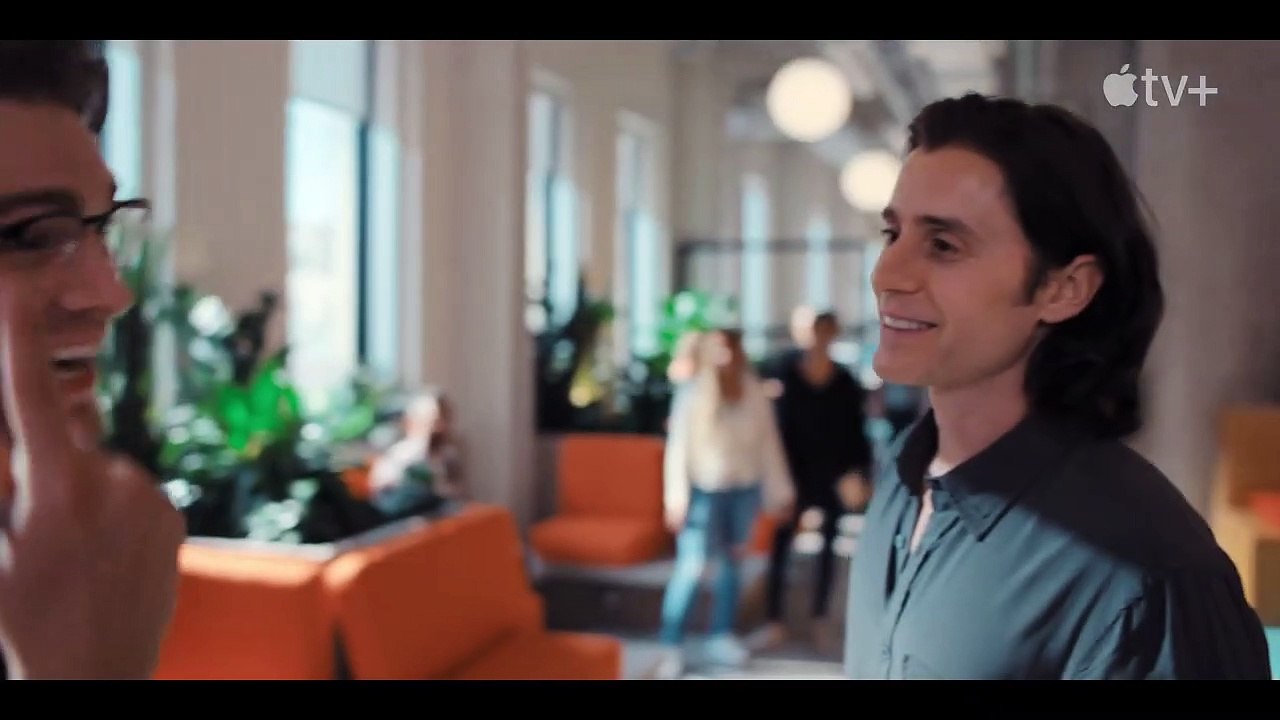 WeCrashed — premier trailer de la série Apple avec Jared Leto et Anne Hathaway (VO)