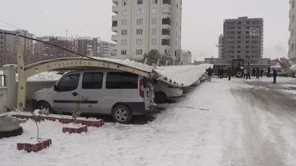 ŞANLIURFA - Kar yağışı nedeniyle demir çatı çöktü