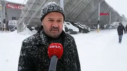 Galericiler Sitesi'nde çatı çöktü; 15 araç ağır hasarlı