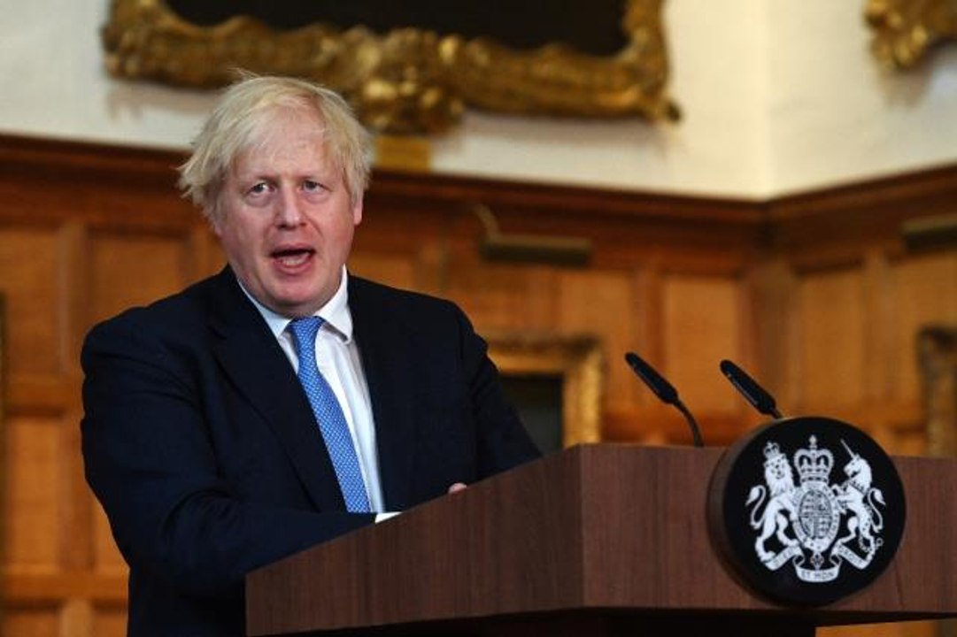 İngiltere Başbakanı Johnson'a partisinden tepki: "Allah aşkına gidin"Muhafazakar Parti milletvekili, muhalefetteki İşçi Partisi'ne geçti