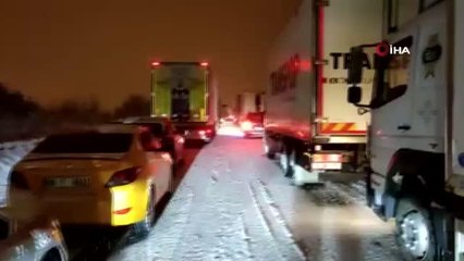 Bolu kara teslim oldu, araçlar yollarda kaldı