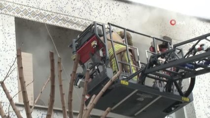 Son dakika haberi! Bayrampaşa'da korkutan yangın, evde uyuyan çocukları vatandaşlar kurtardı