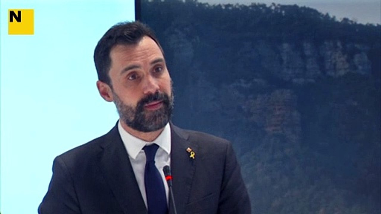 El conseller d'Empresa i expresident del Parlament de Catalunya, Roger Torrent, celebra la reversió de la figura de llicència per edat que permet funcionaris de la cambra catalana cobrar sense anar a treballar els últims anys de vida laboral.