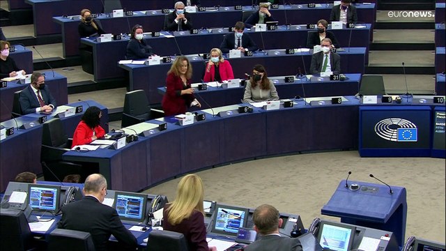Сложный день Эммануэля Макрона в Европарламенте