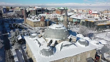 Erzurum'da kar altında kalan tarihi yerler havadan görüntülendi