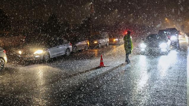İstanbul'daki kuvvetli kar yağışı için bir uyarı da Meteoroloji'den: Cuma'dan itibaren 5 güne dikkat