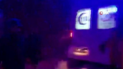 Hamile kadını taşıyan ambulans ekiplerin çalışmalarıyla kurtarıldı