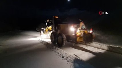 Afyonkarahisar'da karla mücadele devam ediyor