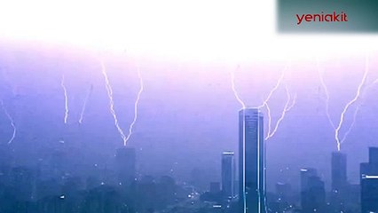 Korku filmi gibi! Aynı anda onlarca yıldırım düştü