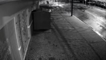 Câmera registra momento que homem cai de moto em frente ao antigo Terminal Oeste