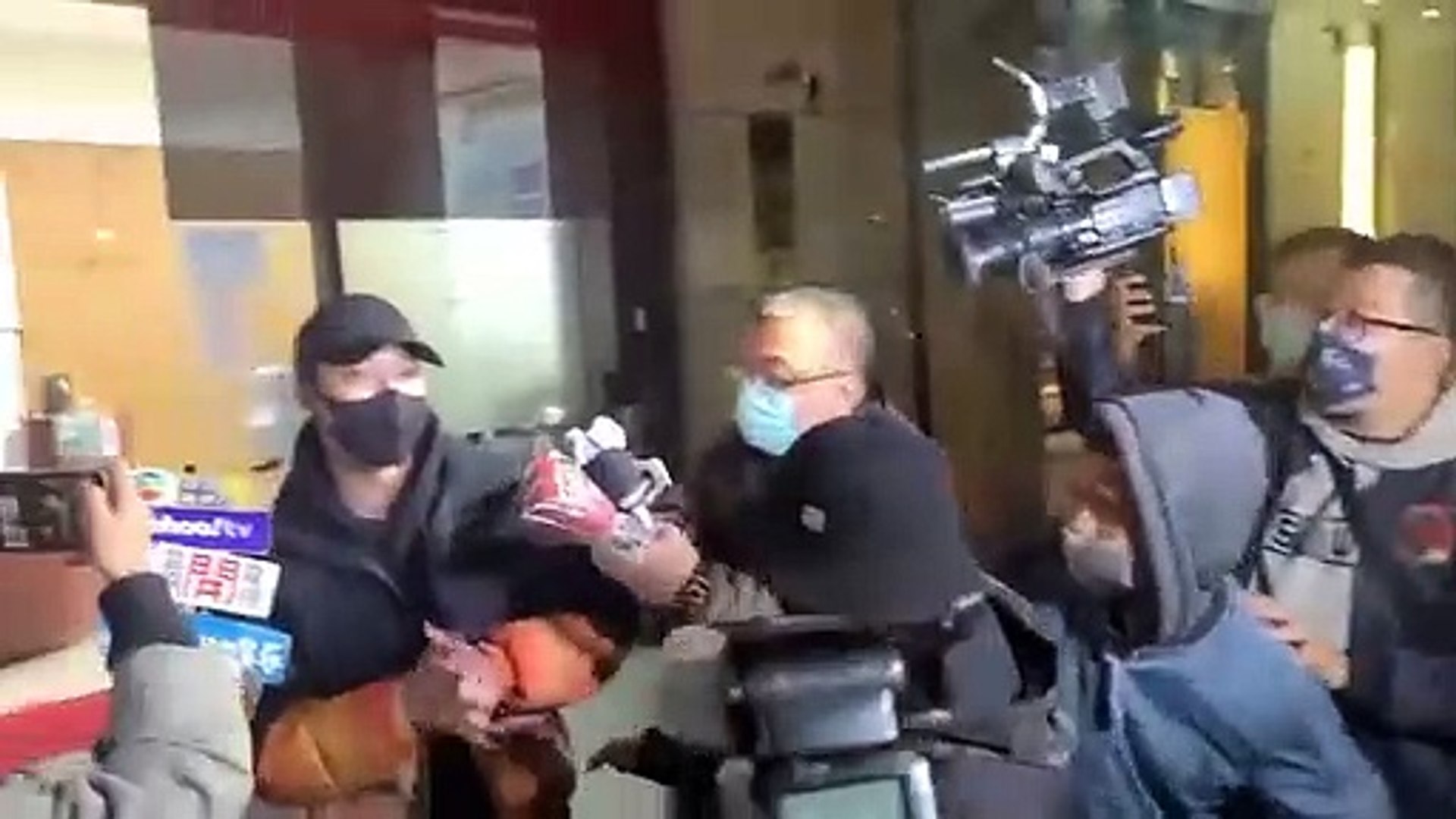 ⁣私密影片流出 ØZI凌晨完成報案「不希望再波及傷害其他人」