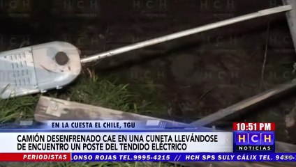 Camión se va a una hondonada en la Cuesta El Chile en la capital