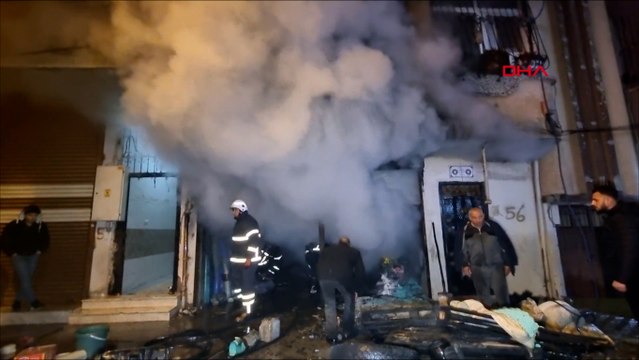 Müstakil evin deposunda çıkan yangında 3 kişi dumandan etkilendi