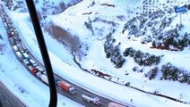Kar esareti sürüyor! TAG Otoyolu'nun Gaziantep-Nurdağı yönü tekrar ulaşıma kapandı