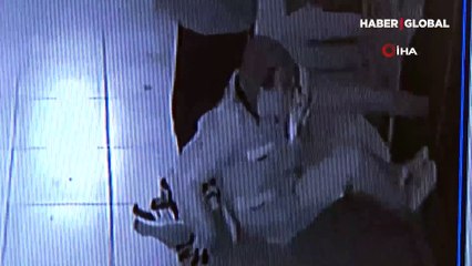 Antalya'da hırsızlar marketten sigaraları ve paraları torbalara doldurarak çaldılar: Geri getirsinler, onlara takım elbise alacağım