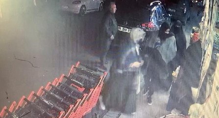 ÜMRANİYE'DE MARKETTEN ÇALDIKLARINI GİYDİKLERİ ÇARŞAFIN ALTINDA SAKLADILAR