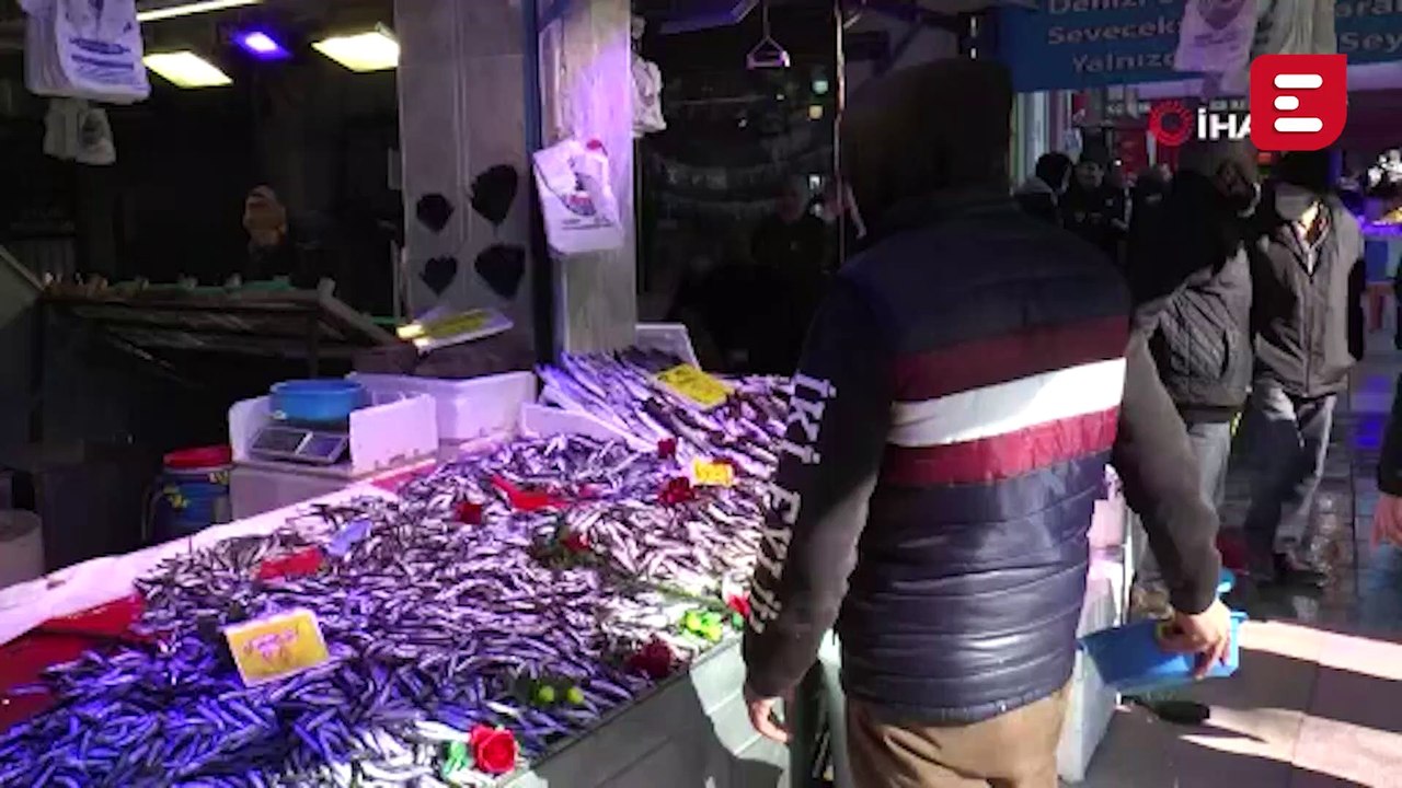 Hem soğuk hava, hem de sabırsız müşterilerle mücadele ediyorlar