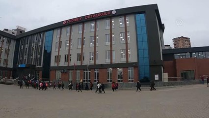 Okul müdürü, sahiplendiği "Pars" ile köpek korkusunu yendi