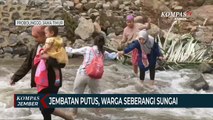 Warga Seberangi Sungai Karena Jembatan Putus Diterjang Banjir