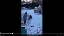 امرأة تلتقط صور سيلفي بينما تغرق سيارتها في نهر متجمد في مشهد غريب