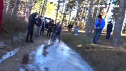 Denizli'de gazeteci habere giderken haber oldu! Buzun sağlamlığını test ederken olanlar oldu