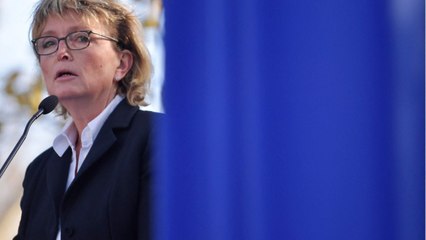 VOICI - « J'avais honte, oui " : les confidences déchirantes de Claude Chirac sur l'anorexie de sa soeur Laurence (1)