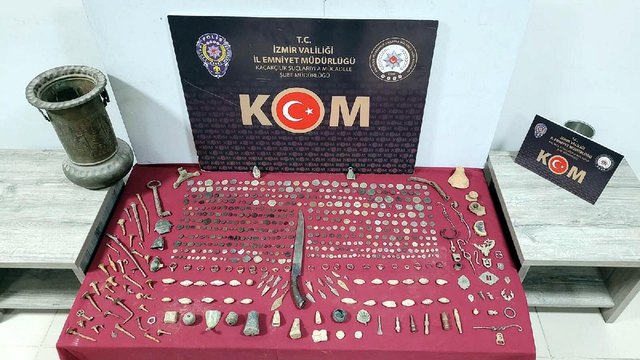 İzmir'de 744 parça tarihi eser ele geçirildi