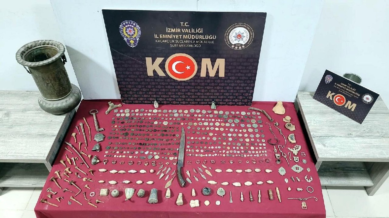 İzmir'de 744 parça tarihi eser ele geçirildi