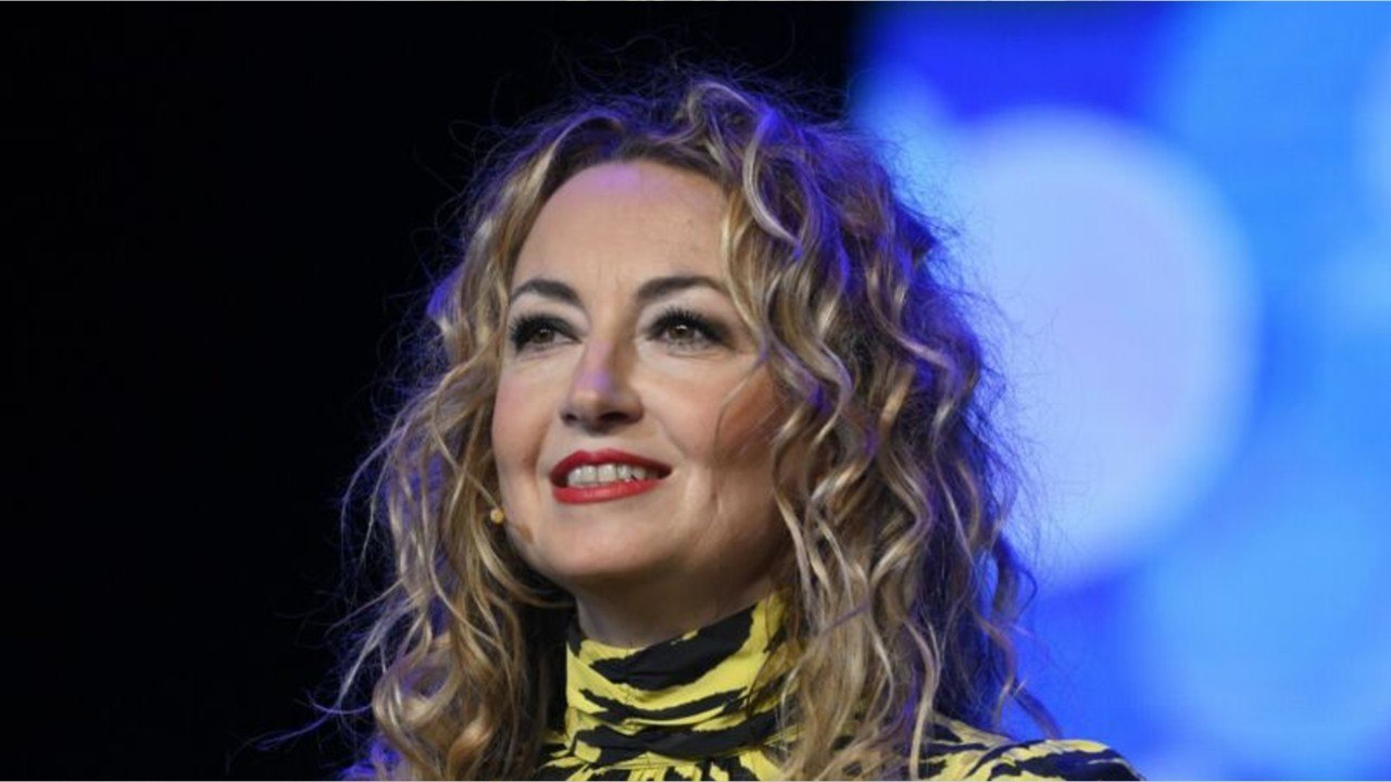 VOICI - Les comiques préférés des Français (France 2) : qui sont Christelle Chollet, Amelle Chahbi et Sandrine Sarroche ?